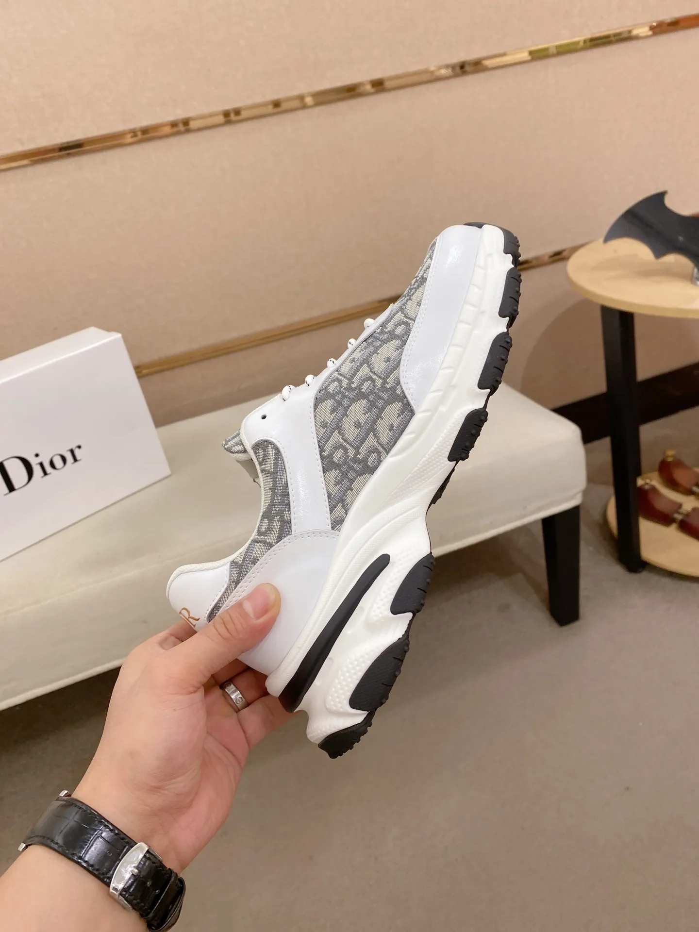 Men's clothing and shoes 442💰🇮🇹🇮🇹Dior d The new model is on sale at the same time at the counter. The upper 🇮🇹 is imported Italian first-layer cowhide, and the lining is fully imported sheepskin 💪💪. It is a complete 1⃣️ to 1⃣️ replica 🇮🇹💪💪, ⚠ Sole: The original sole is specially provided by the original factory. The exclusive movable molded sole is super comfortable. ⚠Original factory single goods, 🔍🔍high quality, you can enter and leave the counter at will, welcome to compare⚠. Code number: 38-44. Can be customized for 45 non-refundable.